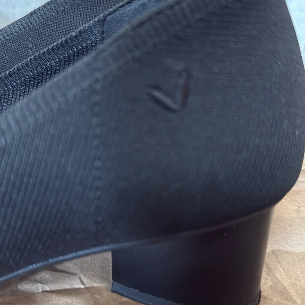Vivaia Black Point Toe Heels [S109] - Picture 2 of 5